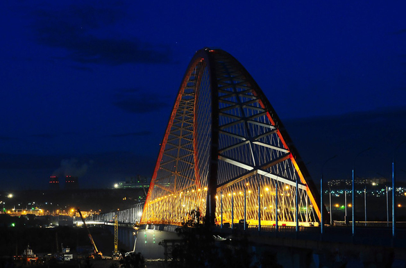 Бугринский мост осветили