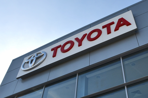 Мировые продажи Toyota снижаются 6 месяцев подряд
