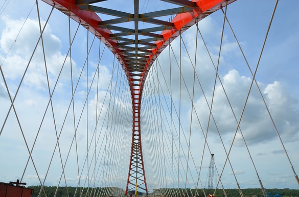 Бугринский мост: ванты натянуты