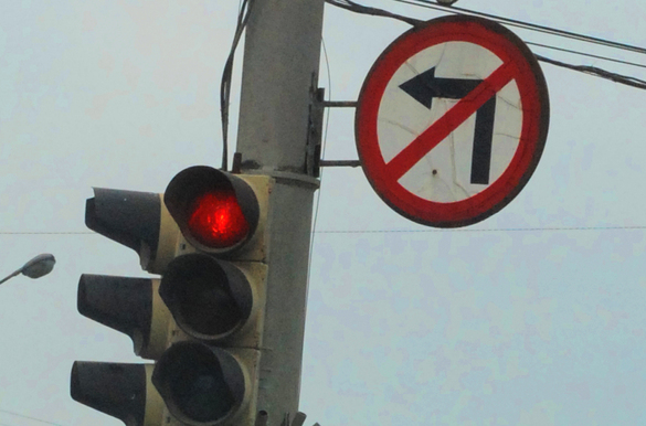 Левые повороты на перекрестках Новосибирска запрещают