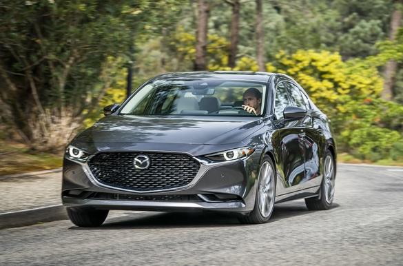 Седан Mazda3 нового поколения: старт продаж