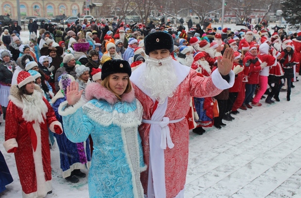 Полицейский Дед Мороз открыл новогоднюю елку в «Березовой роще»   