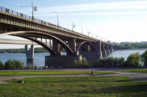 Глобальный ремонт Октябрьского моста отложен