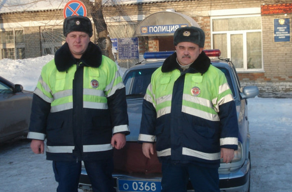 Новосибирские автоинспекторы спасли пассажиров автобуса от замерзания