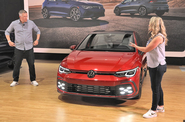 Volkswagen презентовал две «горячие» новинки и провел массовый тест-драйв электромобилей на автосалоне в Чикаго