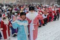Полицейский Дед Мороз открыл новогоднюю елку в «Березовой роще»   